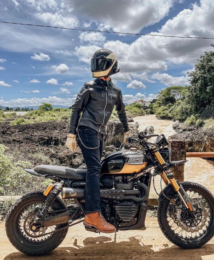 Scrambler đi tour