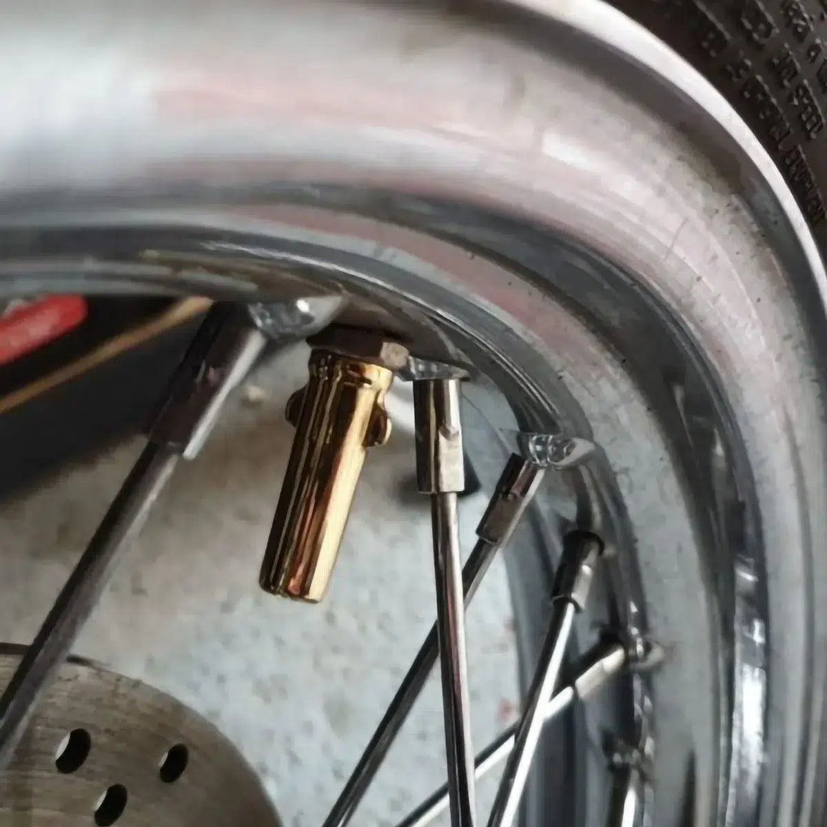 Nắp Van Bánh Xe Motone Ballista Vintage Michelin Style - Brass - MMU071